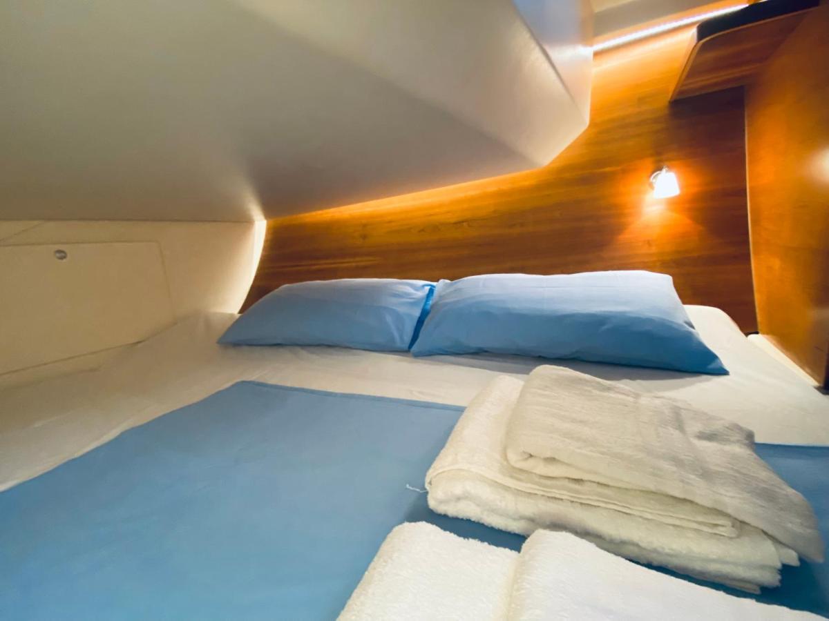 Boat And Breakfast Hotell Palermo Exteriör bild